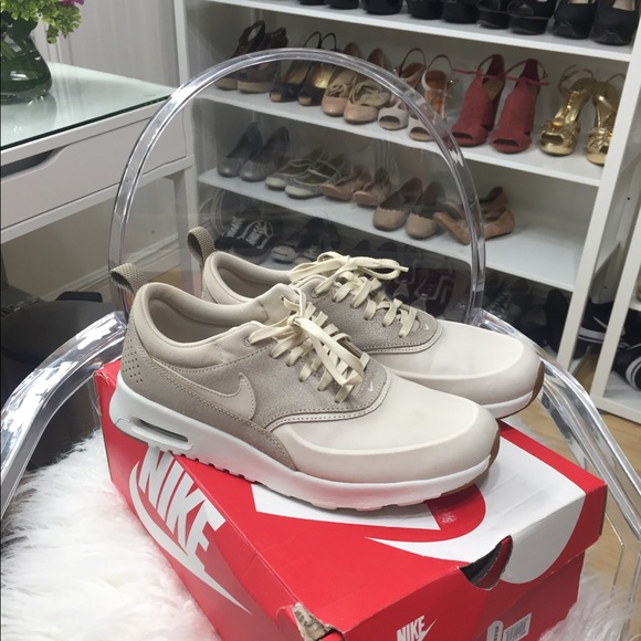 Like New Limited Edition Nike Air Max Thea - Picture 3 of 4